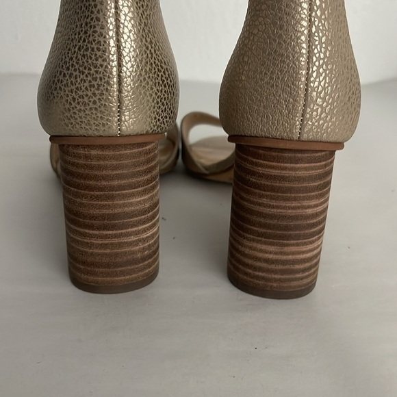 Vince Camuto Jacon Leather Champagne Metallic Ankle Strap Sandals Size 9 New - Picture 5 of 7